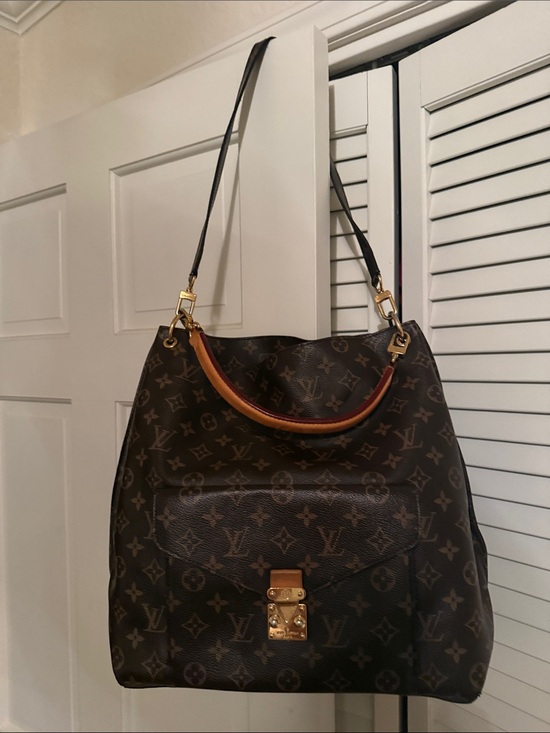 Louis Vuitton Handbags - Louis Vuitton Monogram Canvas Shoulder Hobo in Brown with Tan Handle
